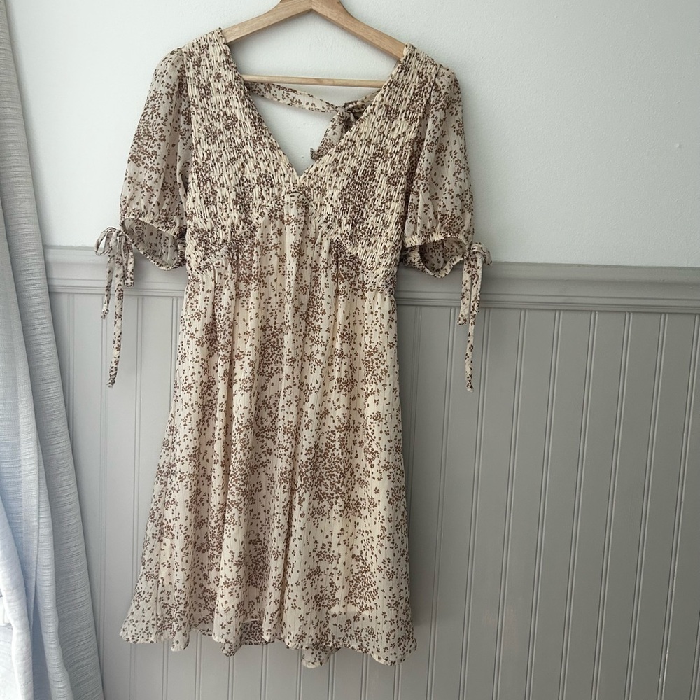 Sienna Sky Large Cream Brown Patterned Mini Dress Arm Tie Sleeves Lined